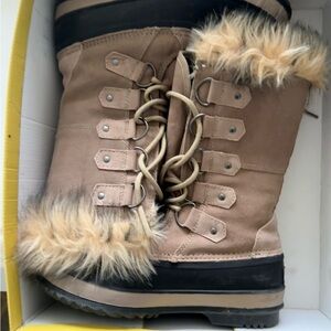 Cozy Tan Winter Boots with Faux Fur Trim